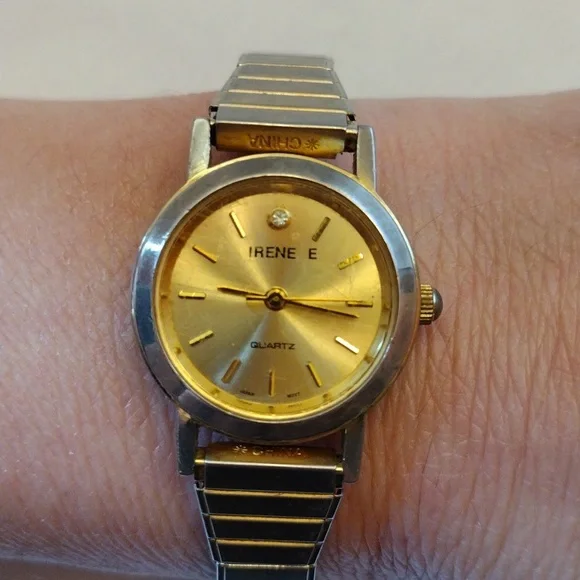 SOLD!! Vintage 18K Gold Plated Speidel Women's Watch w Diamond Accent! - Picture 2 of 9
